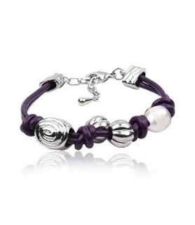 Mørk lilla læderarmbånd med perler og snegle/roset-formet stålperler